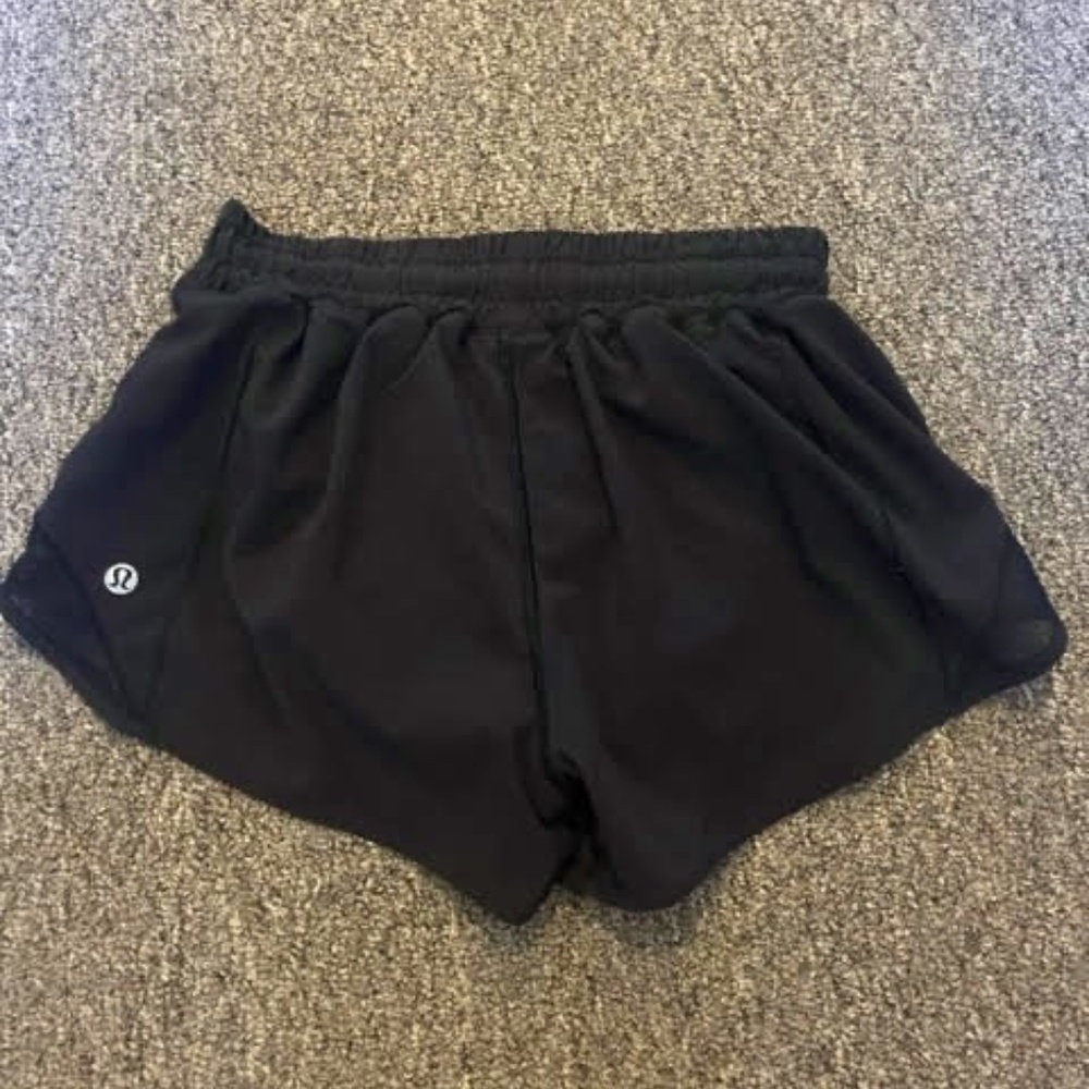 LULU LEMON HOTTY HOT 2.5" size 4